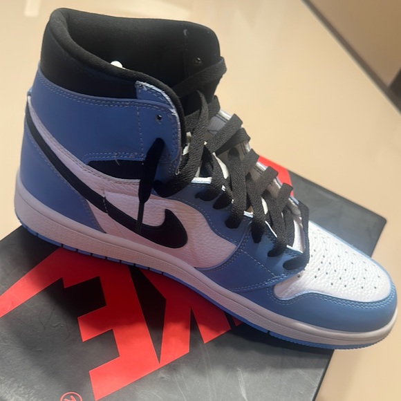 Nike Air High-Top Sneakers in Blue and White - Picture 8 of 8